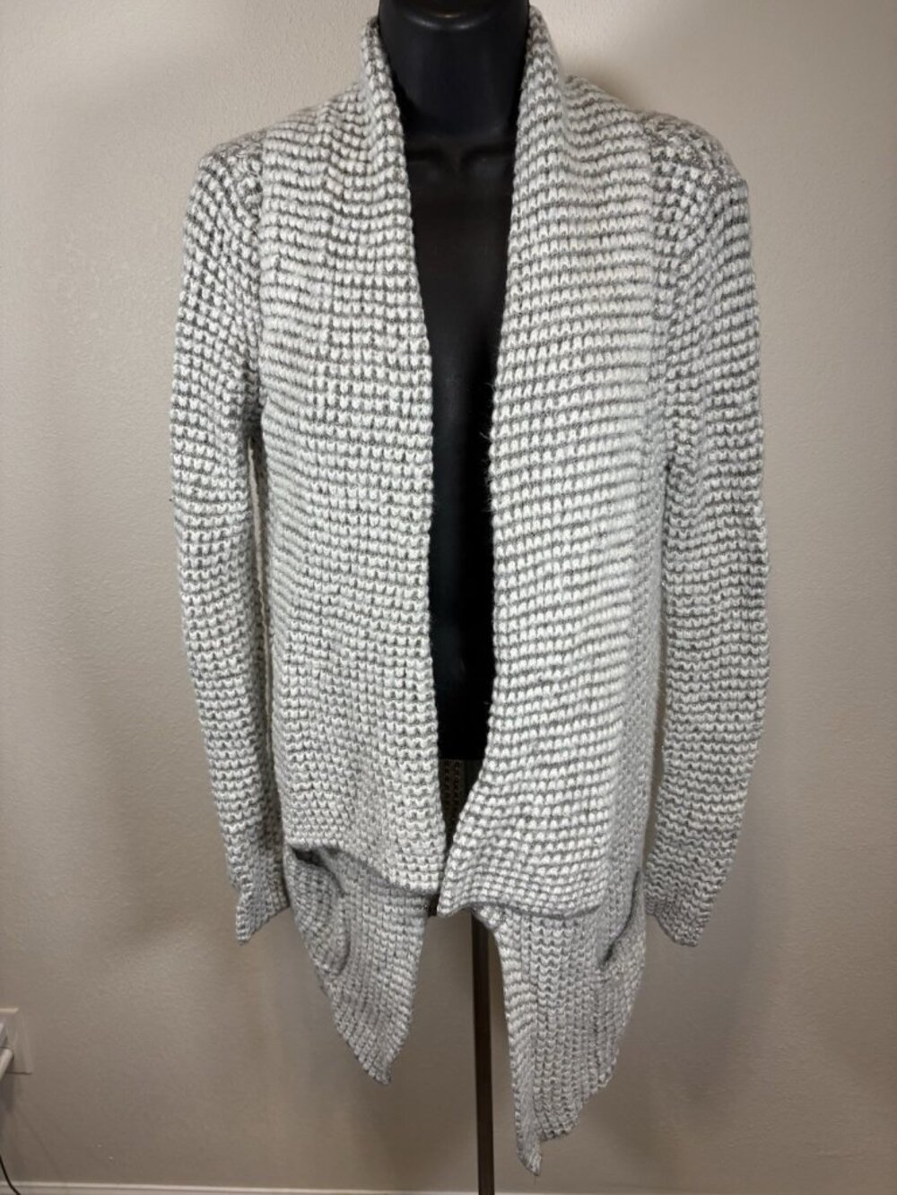 Princess Vera Wang Cable Knit Cardigan Sweater Woman Small Gray White Open Front